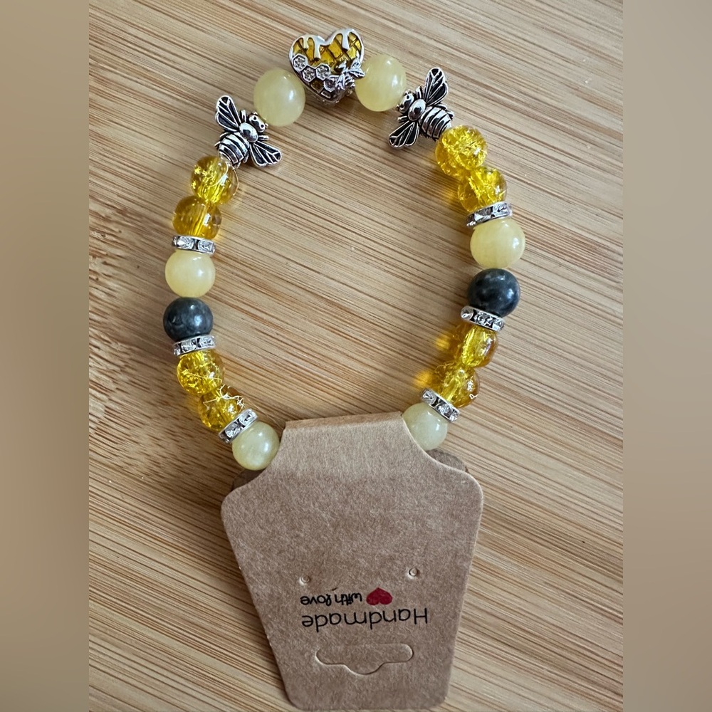 Bee 🐝 glass bead bracelet